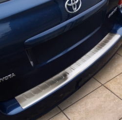 Takapuskurin suoja Toyota Avensis wagon 02-09