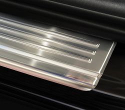 Kynnyslistat Mitsubishi Outlander 2012-23