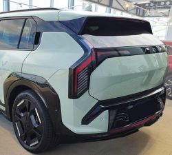 Takapuskurinsuoja Kia EV3 GT 2-osainen