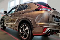 Takapuskurin suoja Mitsubishi Eclipse Cross PHVE 2021-