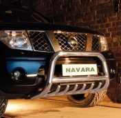 Eu-valoteline hampailla Nissan Navara 05-2010