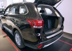 Takapuskurin suoja Mitsubishi Outlander 2015-