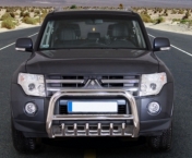 Eu-valoteline hampailla Mitsubishi Pajero 2007-