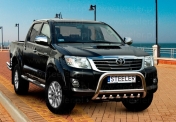 Eu-valoteline hampailla Toyota Hilux 2011-