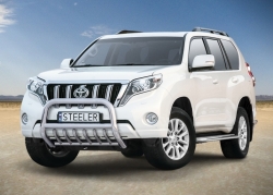 Eu-valoteline hampailla Toyota Land Cruiser 150 2013-